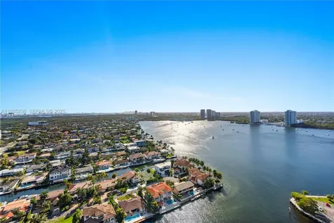 1000 W Island Boulevard Aventura FL 33160