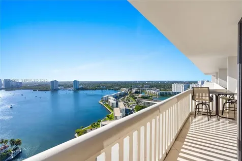 1000 W Island Boulevard Aventura FL 33160