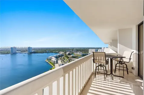 1000 W Island Boulevard Aventura FL 33160