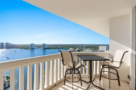 1000 W Island Boulevard Aventura FL 33160