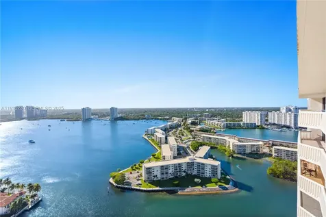 1000 W Island Boulevard Aventura FL 33160