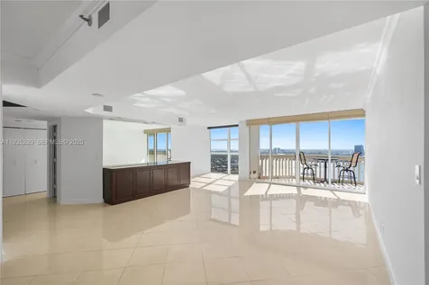 1000 W Island Boulevard Aventura FL 33160