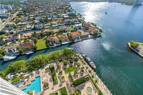1000 W Island Boulevard Aventura FL 33160
