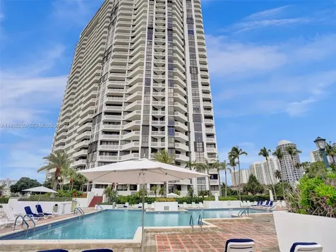 1000 W Island Boulevard Aventura FL 33160