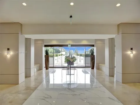 1000 W Island Boulevard Aventura FL 33160