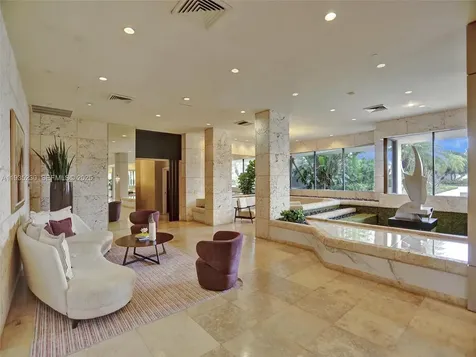 1000 W Island Boulevard Aventura FL 33160