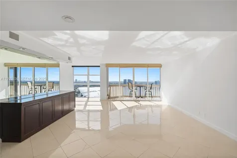 1000 W Island Boulevard Aventura FL 33160