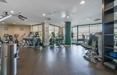 1000 W Island Boulevard Aventura FL 33160