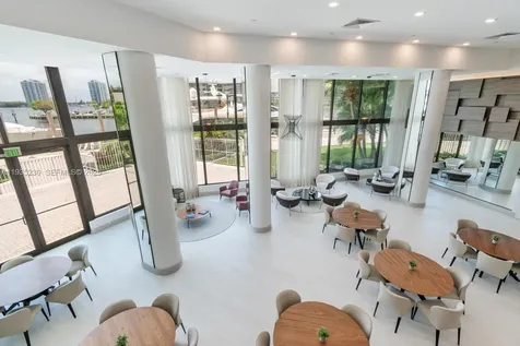 1000 W Island Boulevard Aventura FL 33160