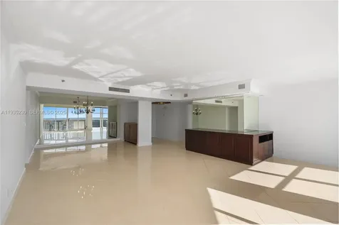 1000 W Island Boulevard Aventura FL 33160