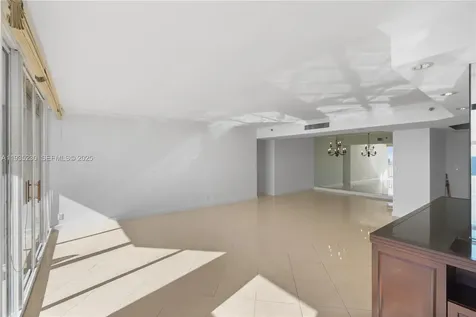 1000 W Island Boulevard Aventura FL 33160