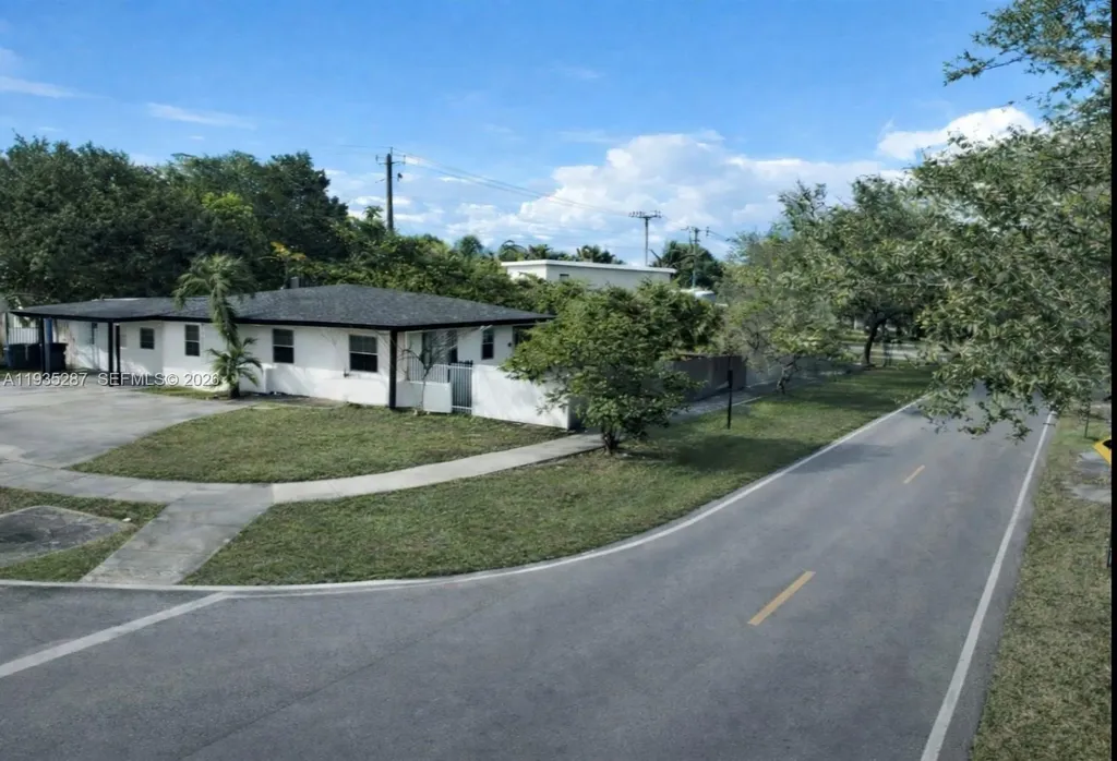 9201 SW 43rd Terrace Miami FL 33165