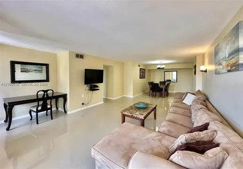 2401 S Ocean Drive Hollywood FL 33019