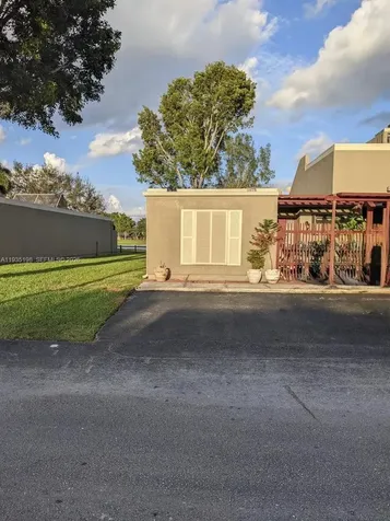 1121 W Fairway Road Pembroke Pines FL 33026