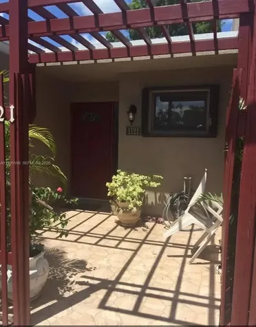 1121 W Fairway Road Pembroke Pines FL 33026