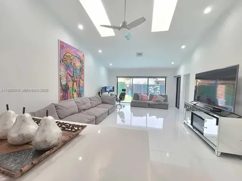 270 SE 7th Street Dania Beach FL 33004