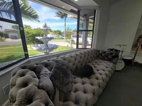 270 SE 7th Street Dania Beach FL 33004