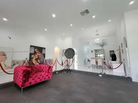270 SE 7th Street Dania Beach FL 33004