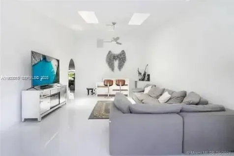 270 SE 7th Street Dania Beach FL 33004