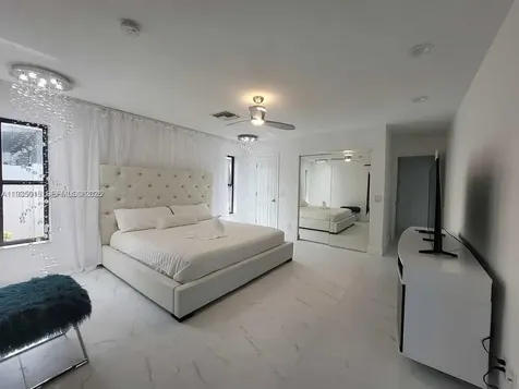 270 SE 7th Street Dania Beach FL 33004