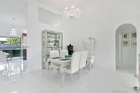 270 SE 7th Street Dania Beach FL 33004