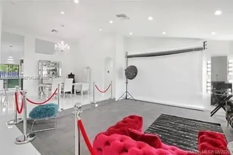 270 SE 7th Street Dania Beach FL 33004