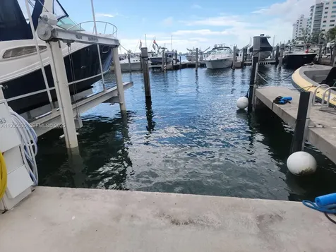 7601 E Treasure Drive / Dock D5 (for Rent) North Bay Village FL 33141