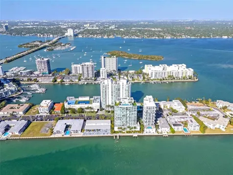 7928 East Drive Miami Beach FL 33141