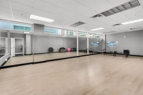 7928 East Drive Miami Beach FL 33141