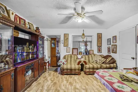 191 NW 83rd Street Miami FL 33150