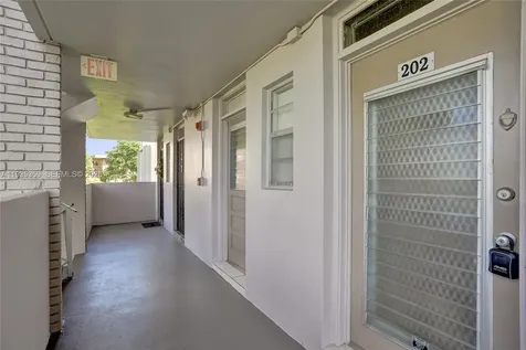2800 NW 47th Terrace Lauderdale Lakes FL 33313