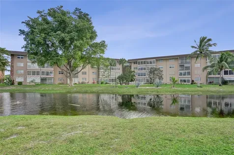 2800 NW 47th Terrace Lauderdale Lakes FL 33313