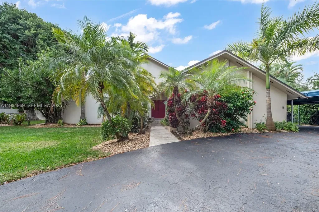 7524 SW 78th Terrace Miami FL 33143