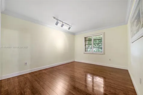 7524 SW 78th Terrace Miami FL 33143