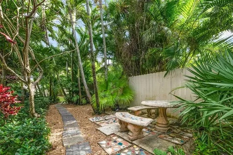 7524 SW 78th Terrace Miami FL 33143