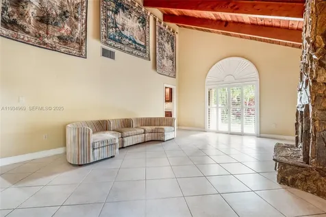 7524 SW 78th Terrace Miami FL 33143