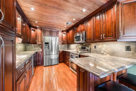 7524 SW 78th Terrace Miami FL 33143