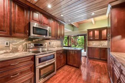 7524 SW 78th Terrace Miami FL 33143