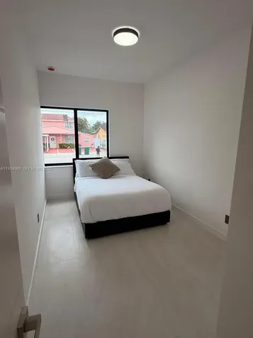 2436 SW 7th Street Miami FL 33135