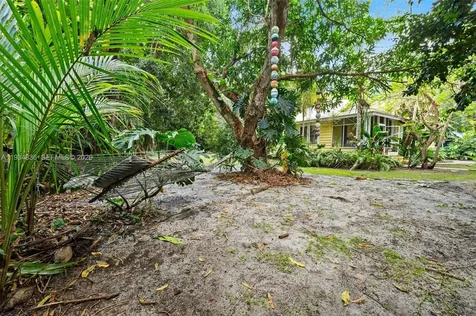 3972 Loquat Avenue Miami FL 33133