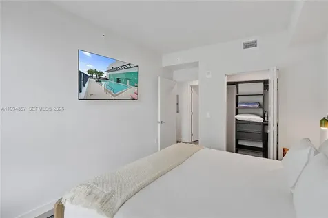 11 NE 6th Miami FL 33132