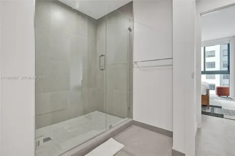 11 NE 6th Miami FL 33132