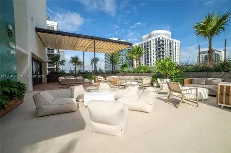 11 NE 6th Miami FL 33132