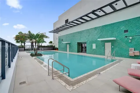 11 NE 6th Miami FL 33132