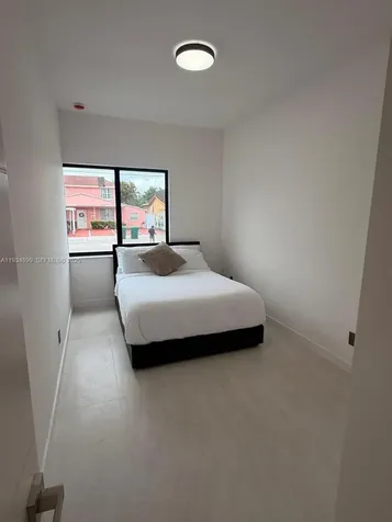 2436 SW 7th Street Miami FL 33135