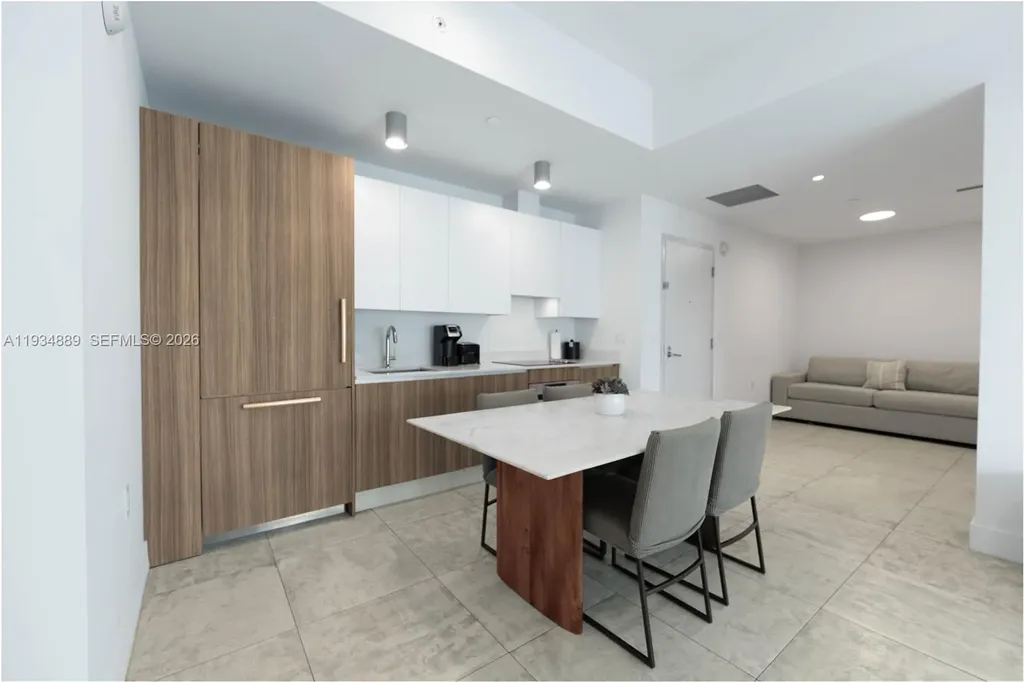 239 SW 9th Street Miami FL 33130