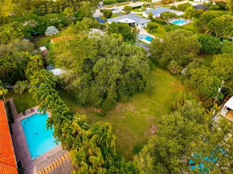 7901 SW 72nd Avenue Miami FL 33143