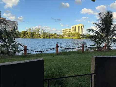 5199 NW 7th Street Miami FL 33126