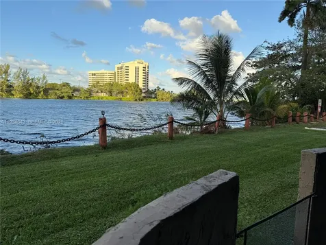 5199 NW 7th Street Miami FL 33126