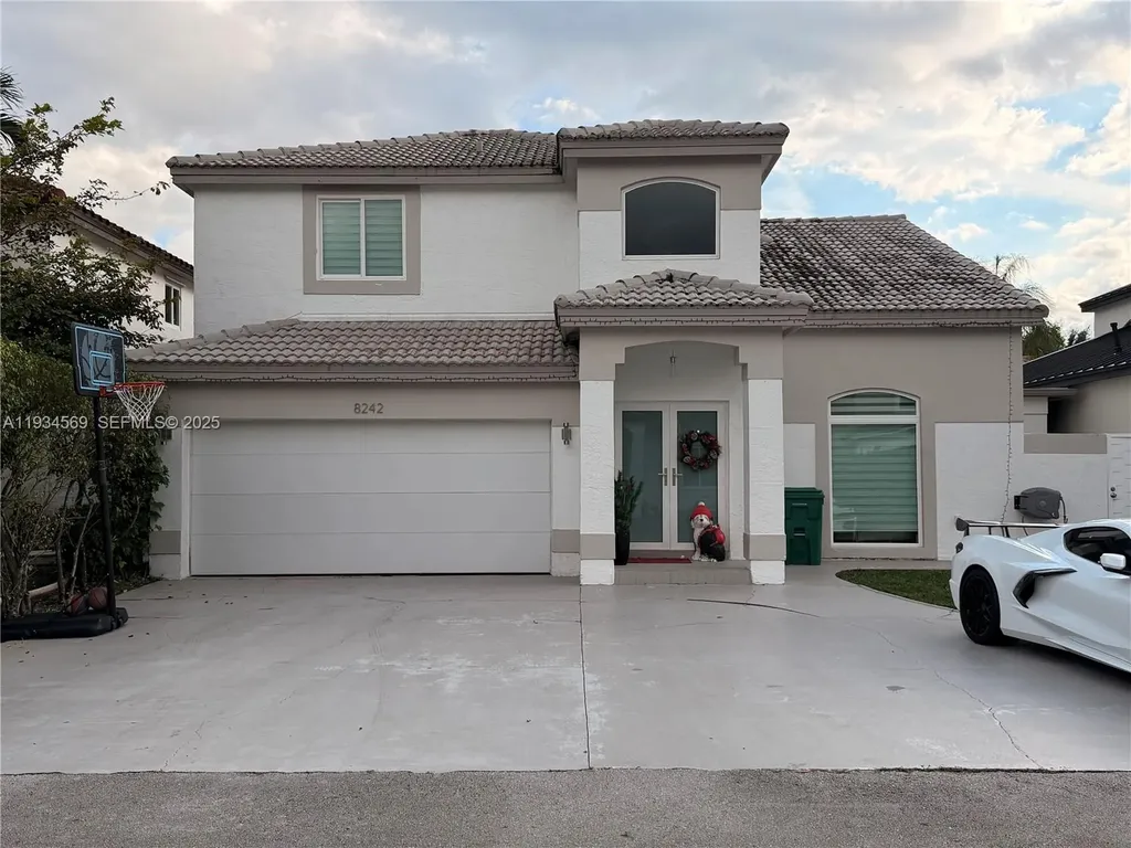 8242 NW 200 Terrace Hialeah FL 33015